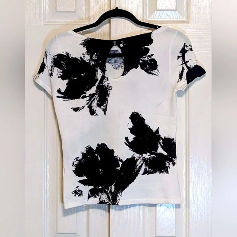 5/$25. White House Black Market Floral Print Sweater - Picture 2 of 6